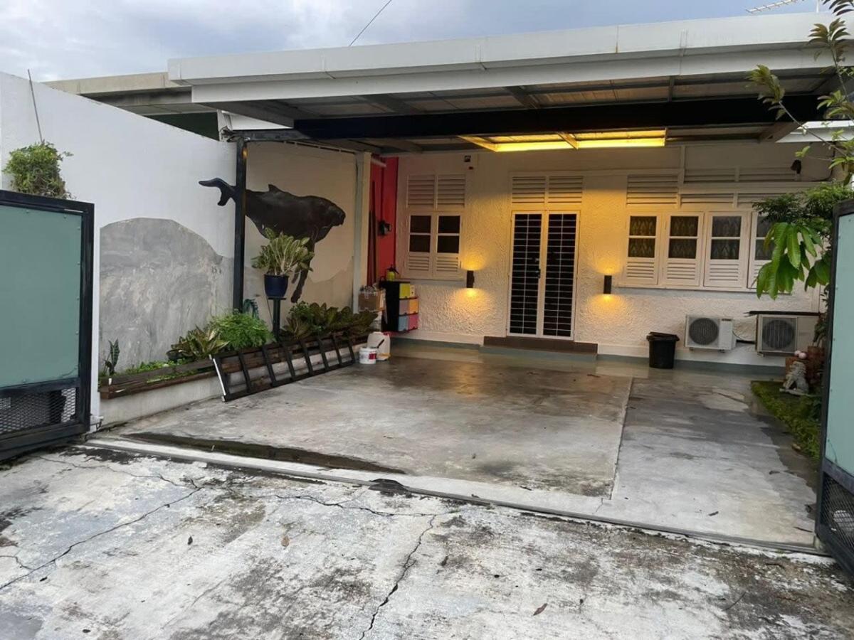 Unique Design House, 2br House - Near Local Foodies