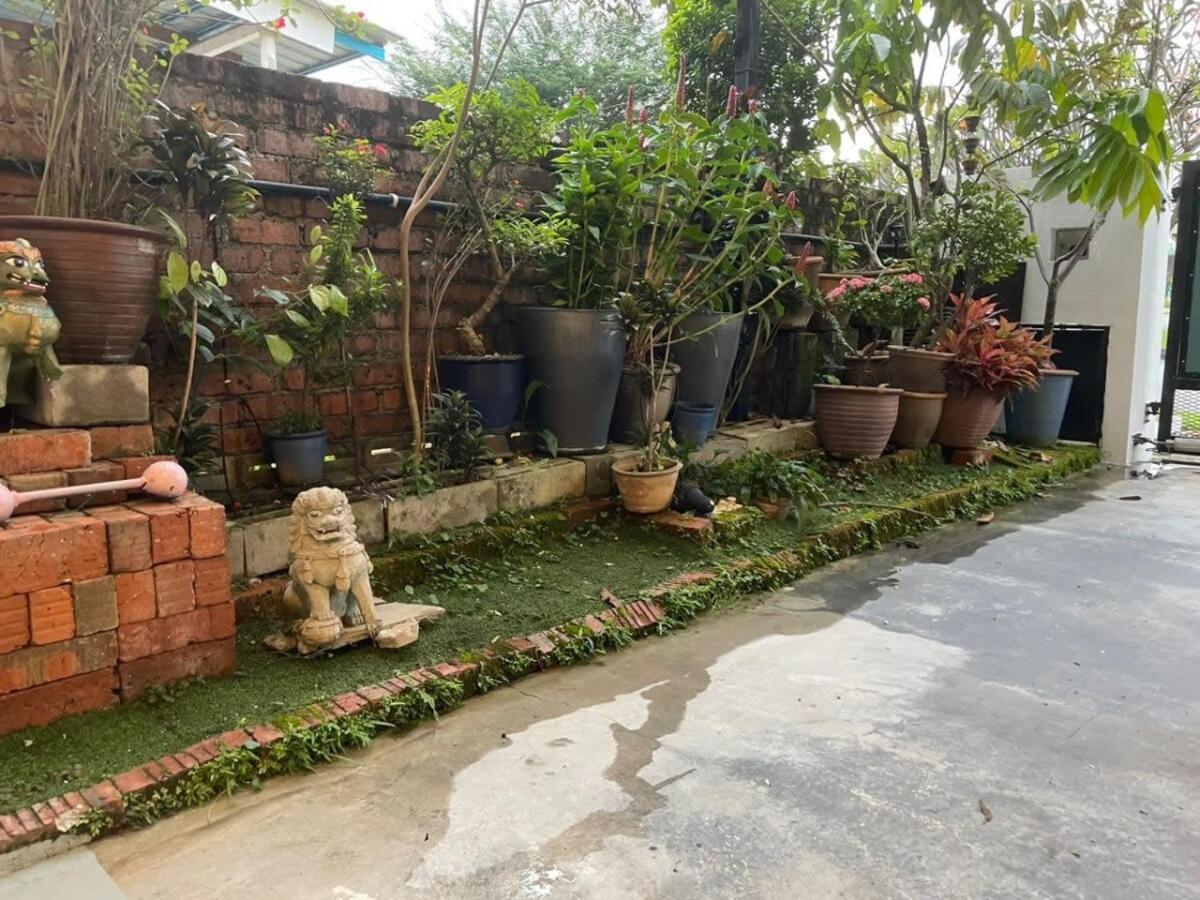 Unique Design House, 2br House - Near Local Foodies *